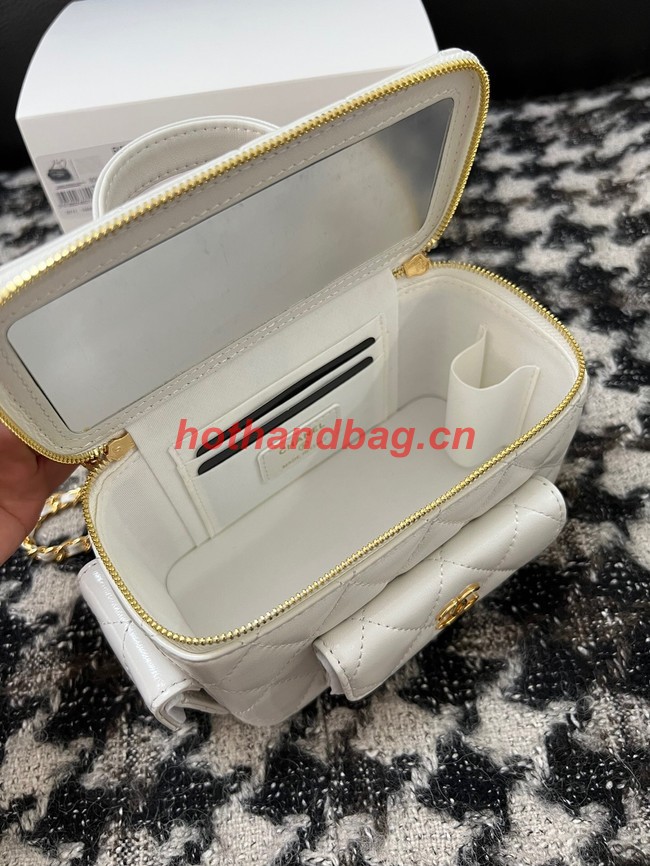 CHANEL VANITY WITH CHAIN 68112 white