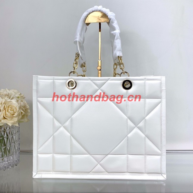 MEDIUM DIOR ESSENTIAL TOTE BAG Calfskin M8721 WHITE