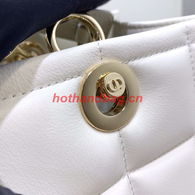 MEDIUM DIOR ESSENTIAL TOTE BAG Calfskin M8721 WHITE