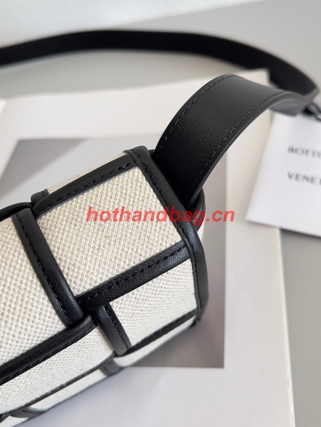 Bottega Veneta Candy Cassette 666688 Natural & black