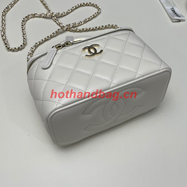 Chanel mini Shoulder Bag Lambskin & Gold-Tone Metal 81208 white