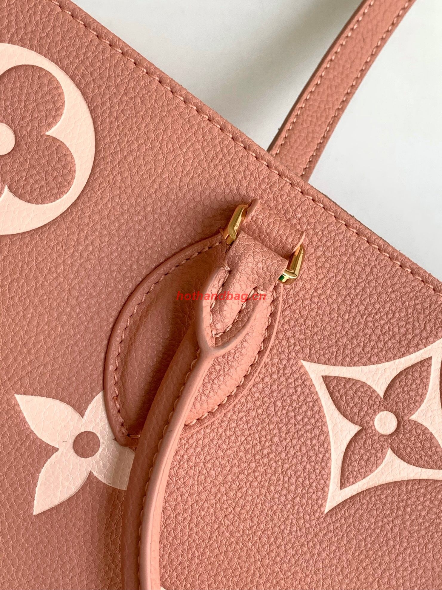 Louis Vuitton ONTHEGO MM M46286 Trianon Pink