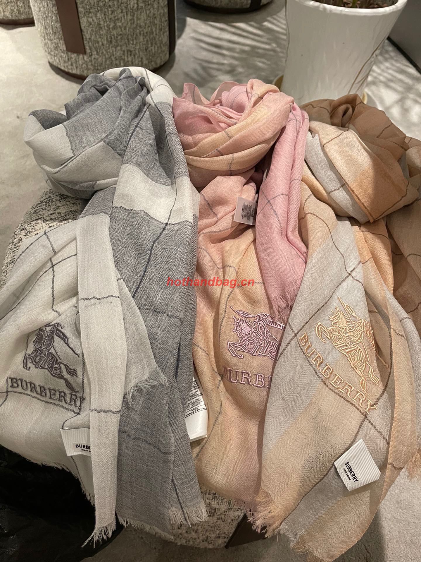 Burberry Wool Scarf BB6320 Pink