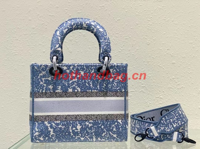 MEDIUM LADY D-LITE BAG Blue Dior Brocart Denim-Effect Embroidery M0565