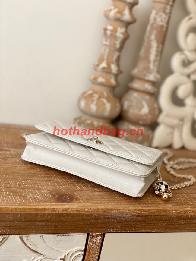 CHANEL WALLET ON CHAIN  AP1450 white