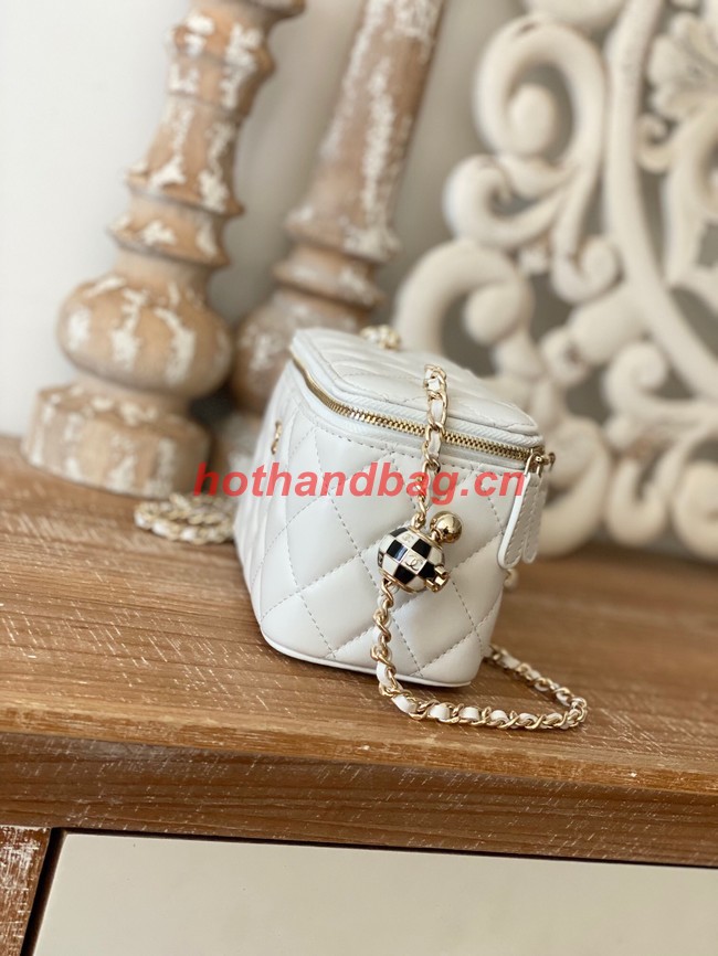 CHANEL VANITY WITH CHAIN 81242 white