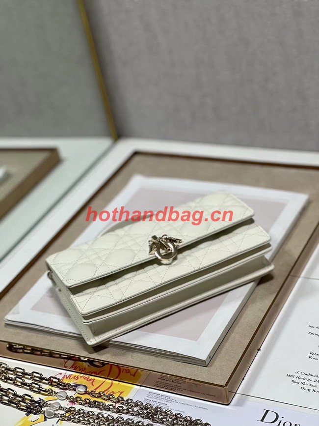 LADY DIOR CHAIN POUCH Cannage Lambskin S0937O white