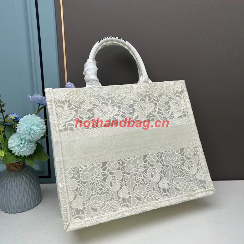 LARGE DIOR BOOK TOTE Effect M1286ZSEL White