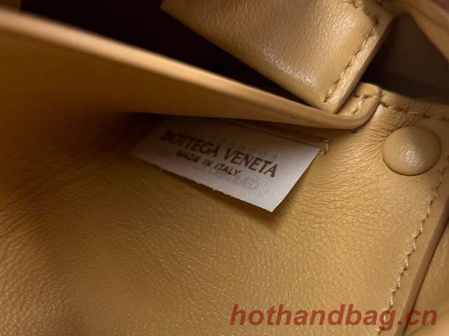 Bottega Veneta Brick Cassette 709360 apricot