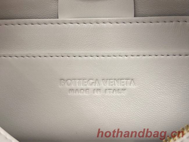 Bottega Veneta Brick Cassette 709360 white