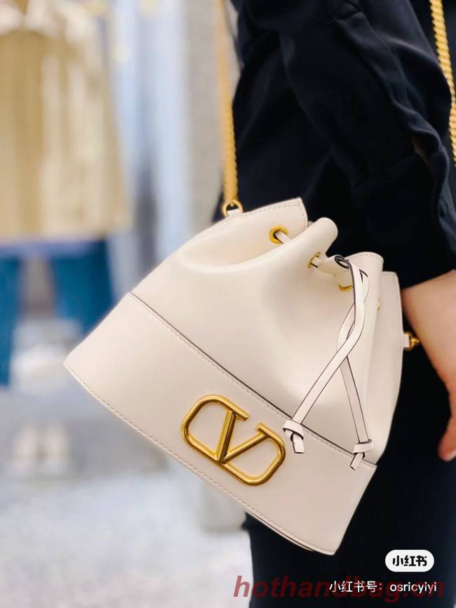 VALENTINO VLOGO SIGNATURE Lambskin Mini Bucket Bag FI16 white