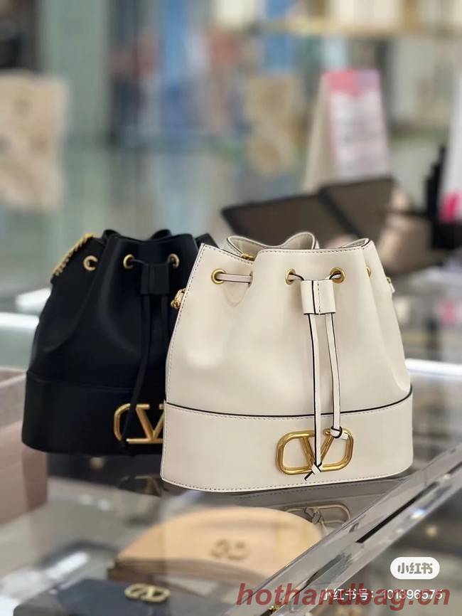 VALENTINO VLOGO SIGNATURE Lambskin Mini Bucket Bag FI16 white