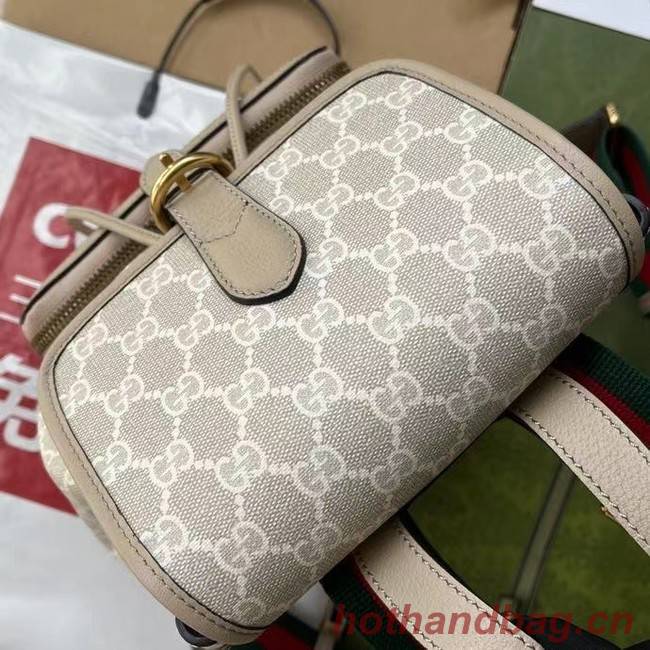 GUCCI BACKPACK WITH INTERLOCKING G 674147 white