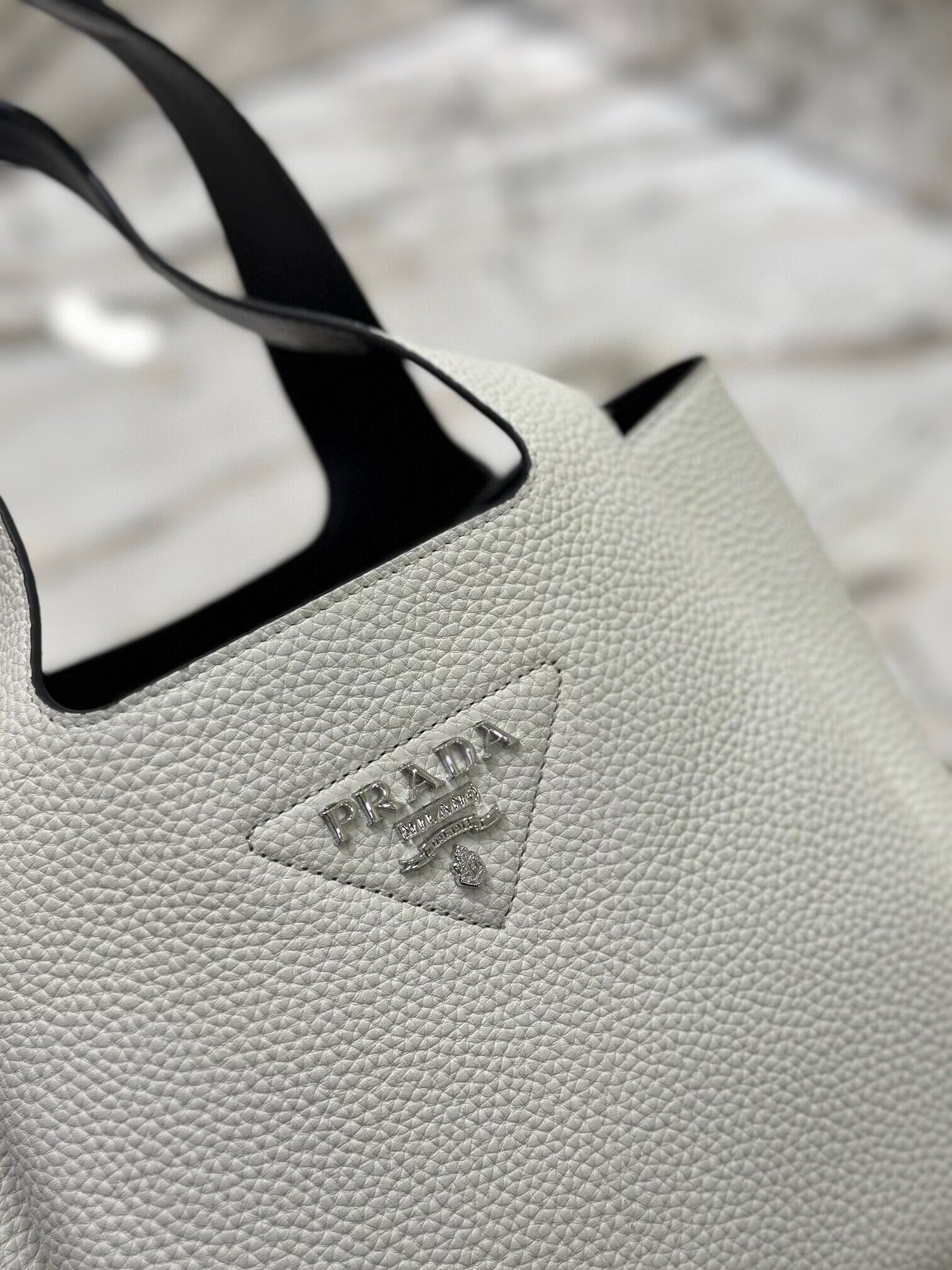 Prada Original Calfskin Bag Tote 1BG335 White&Black