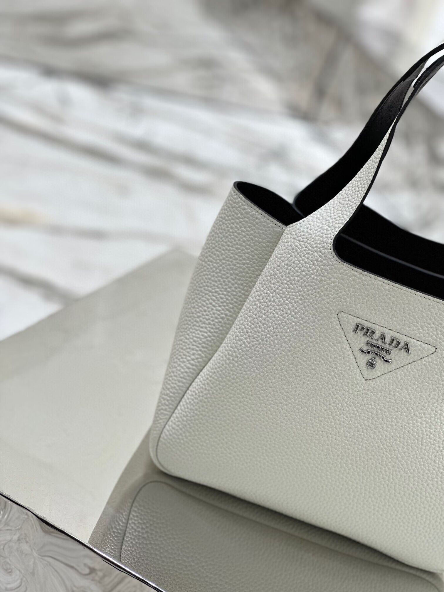 Prada Original Calfskin Bag Tote 1BG335 White&Black