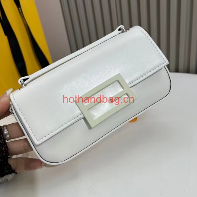 Fendi Baguette leather bag F1531 white