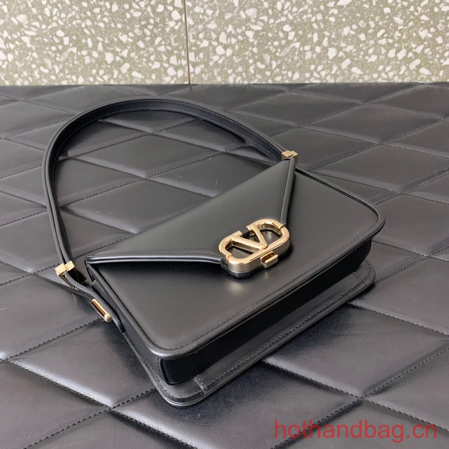 VALENTINO GARAVANI LETTER SMALL BAG 0M59 BLACK