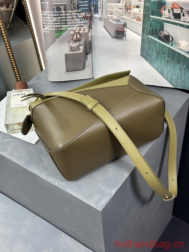 Loewe Classic leather Puzzle bag 47398 Olive Green&khaki green