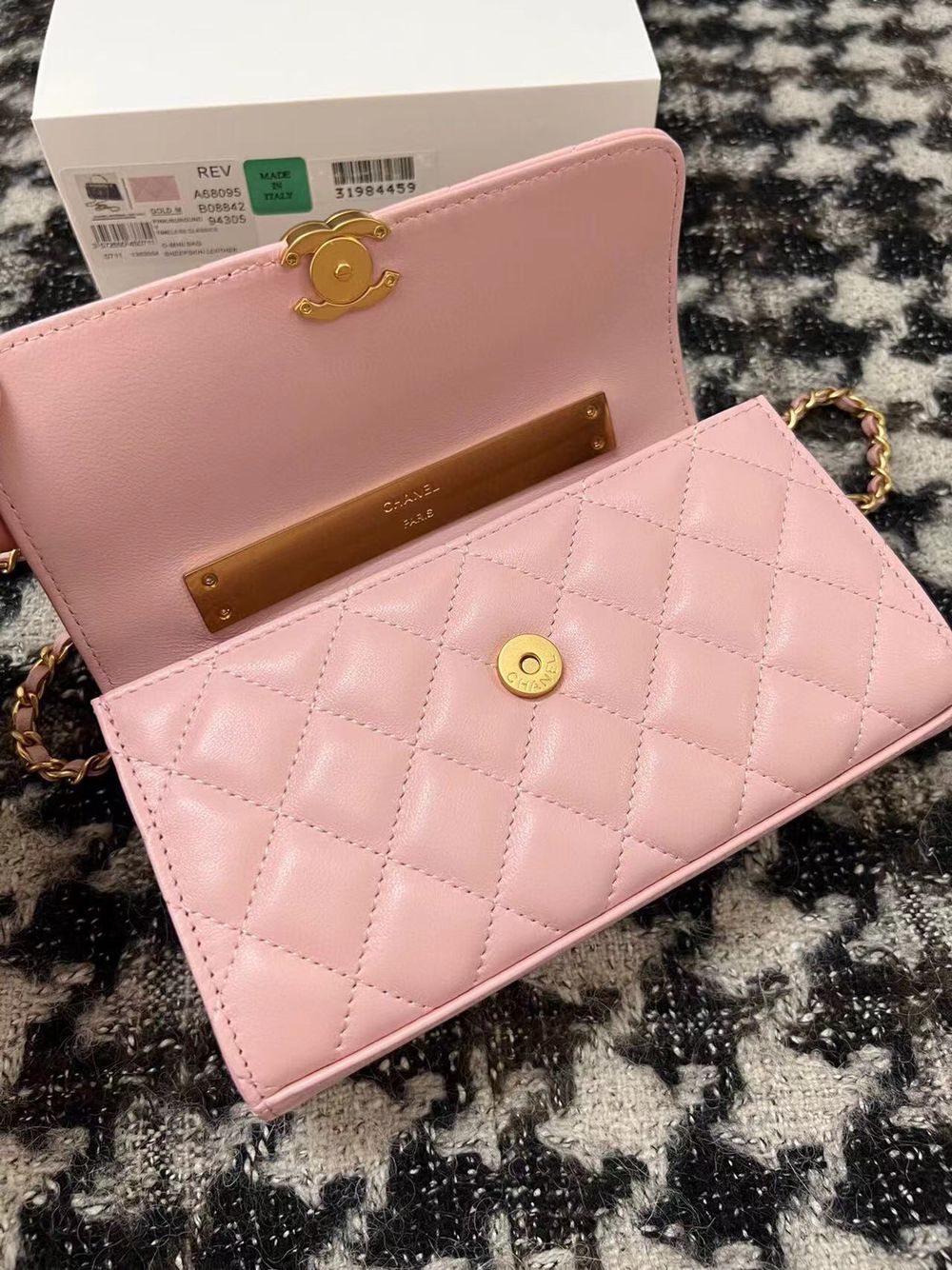 CHANEL 22B Kelly Top Handle Bag AP2946Y Pink