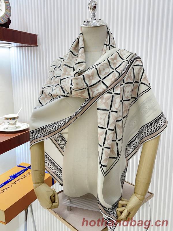 Louis Vuitton Scarf LVC00422