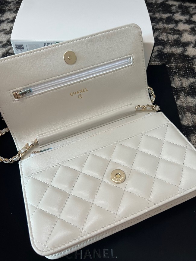 Chanel CLASSIC WALLET ON CHAIN AP0250 white