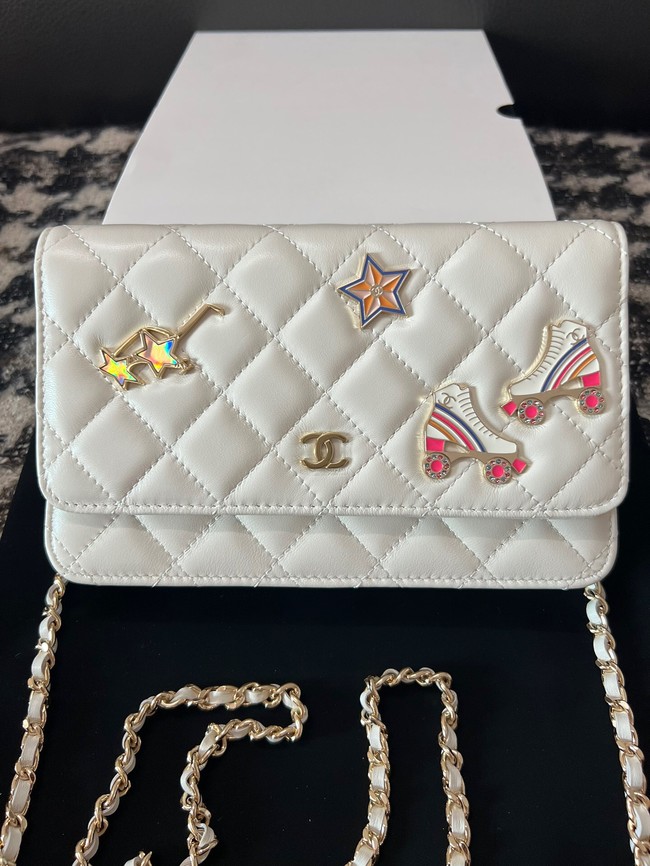 Chanel CLASSIC WALLET ON CHAIN AP0250 white