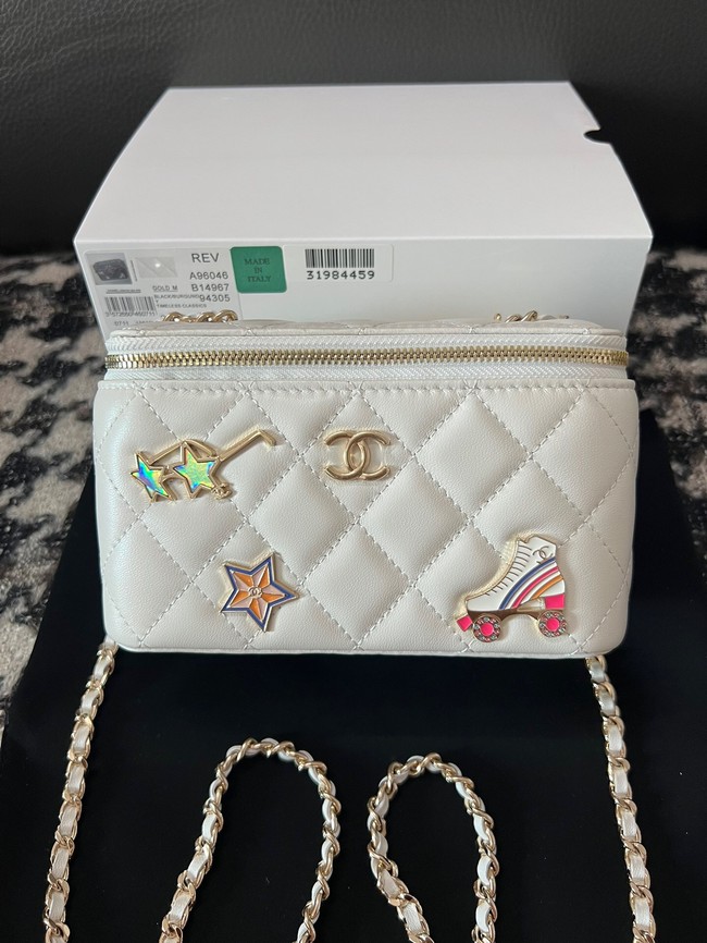 Chanel CLUTCH WITH CHAIN AP3044 white