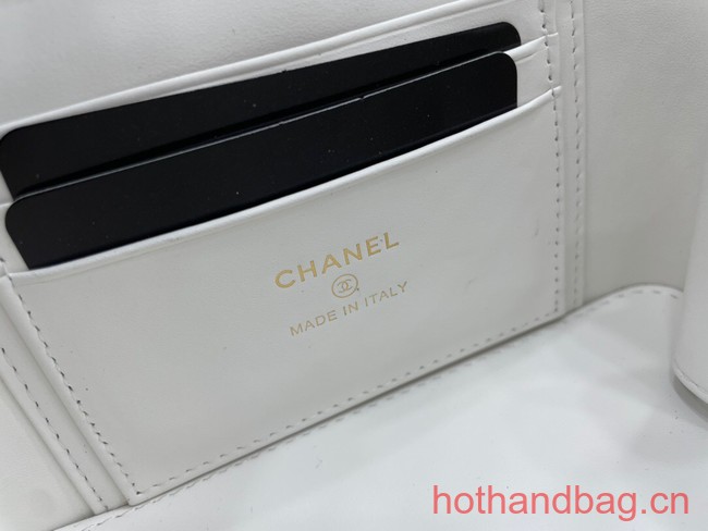 Chanel CLUTCH WITH CHAIN A68130 white