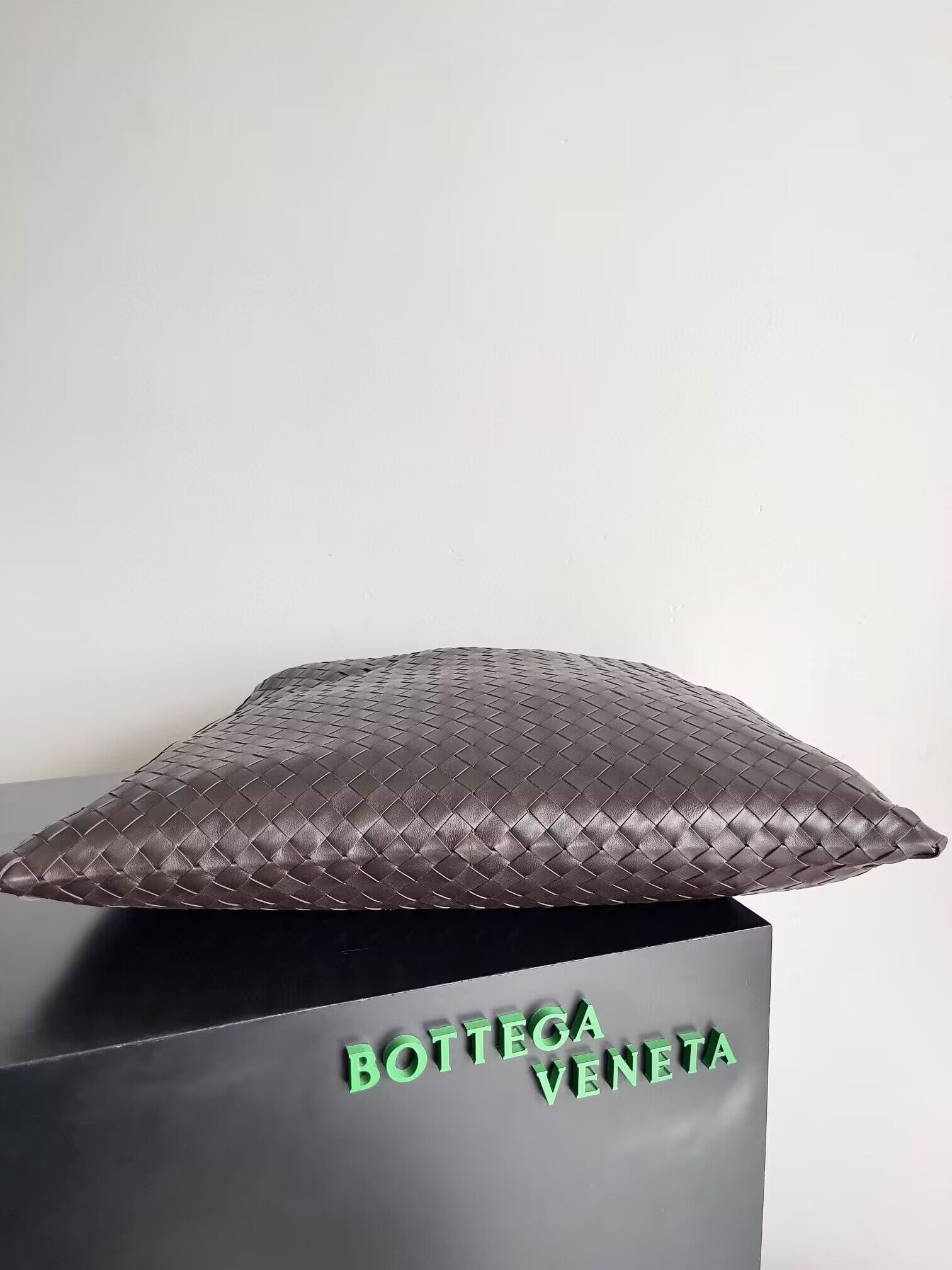 Bottega Veneta Large Hop 763970 dark brown