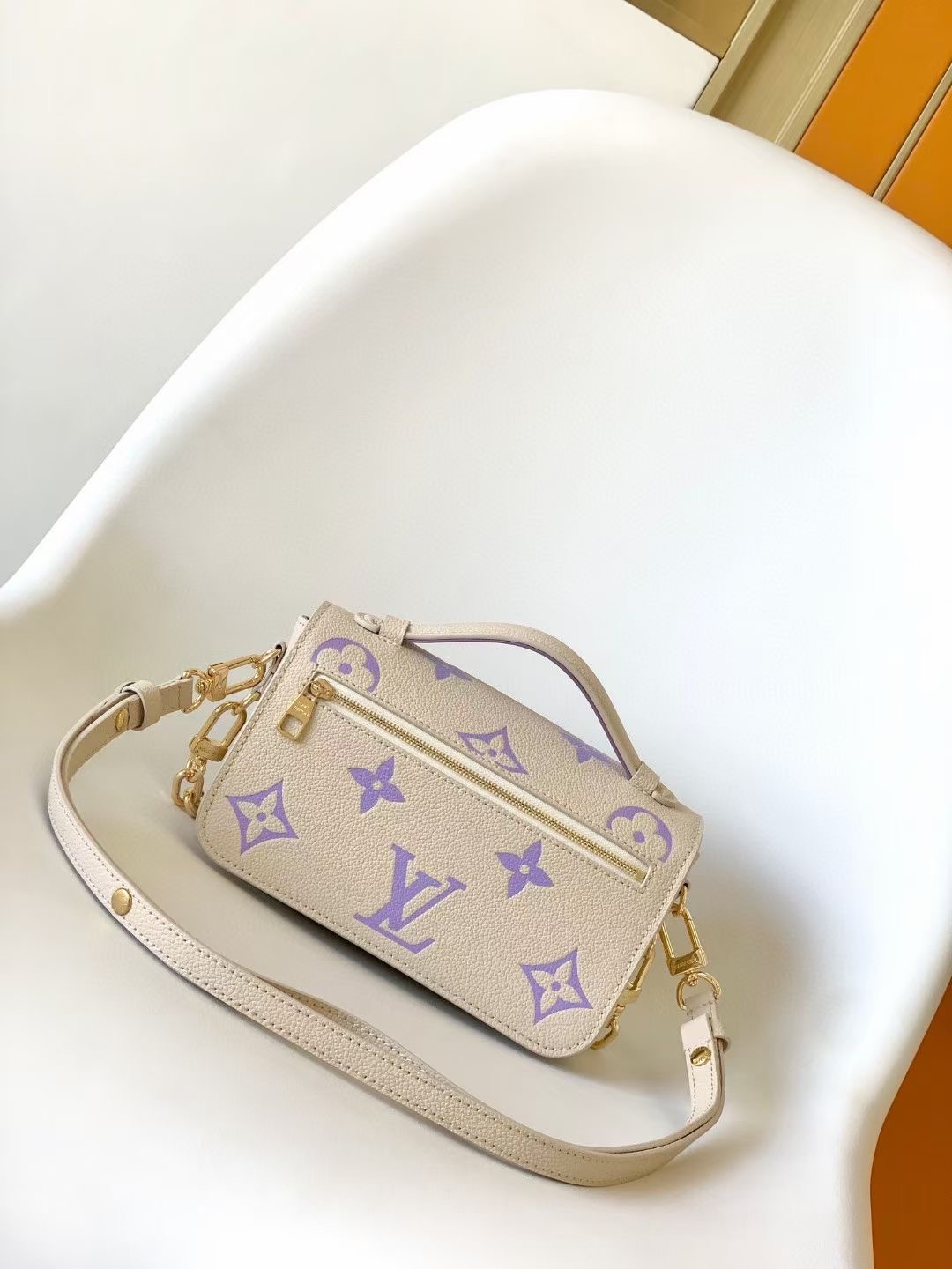 Louis vuitton Pochette Metis East West M23940 Beige