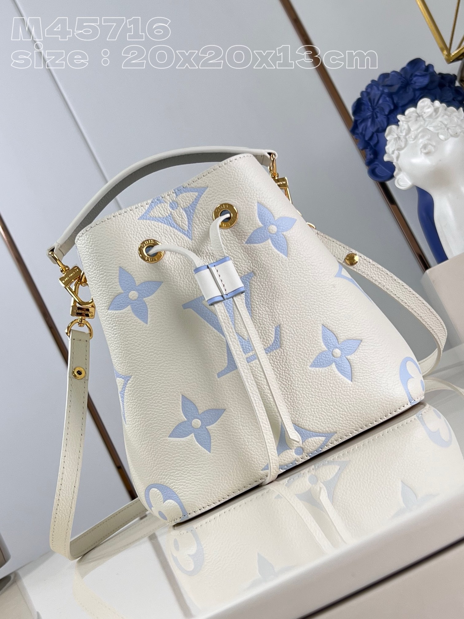 Louis Vuitton Noe Neonoe BB M22599 Latte&Candy Blue