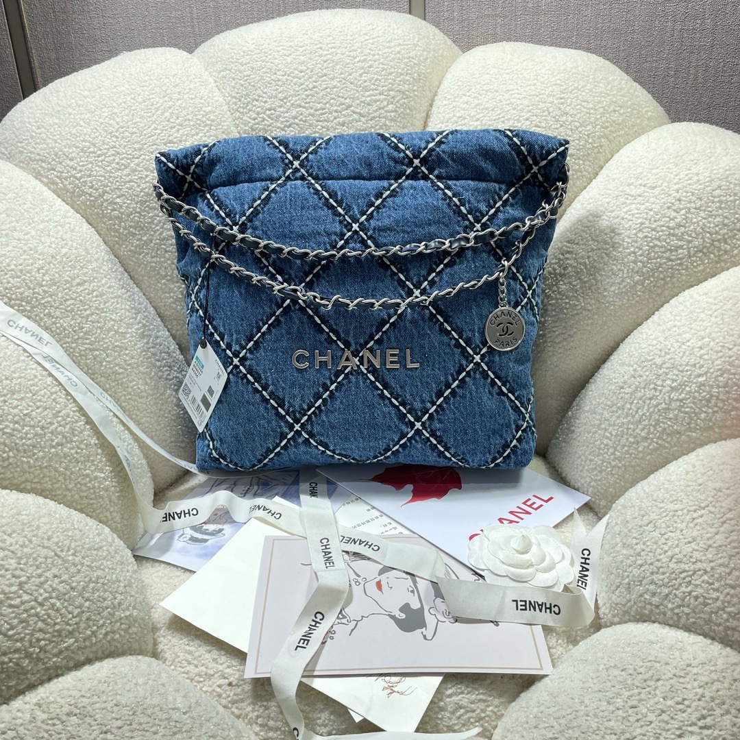 CHANEL 22 MINI HANDBAG AS3260 Denim