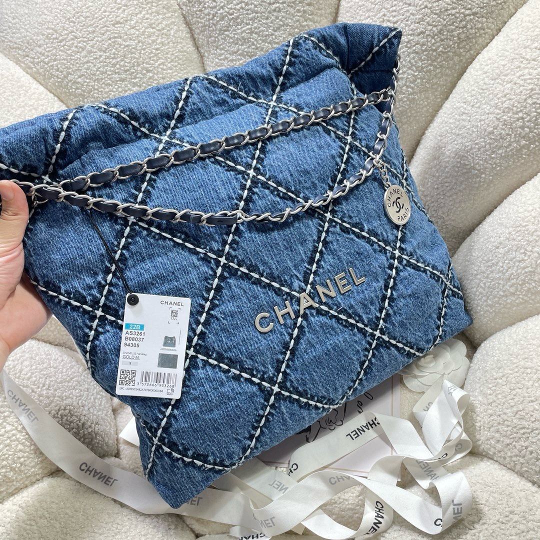 CHANEL 22 SMALL HANDBAG AS3261 Denim