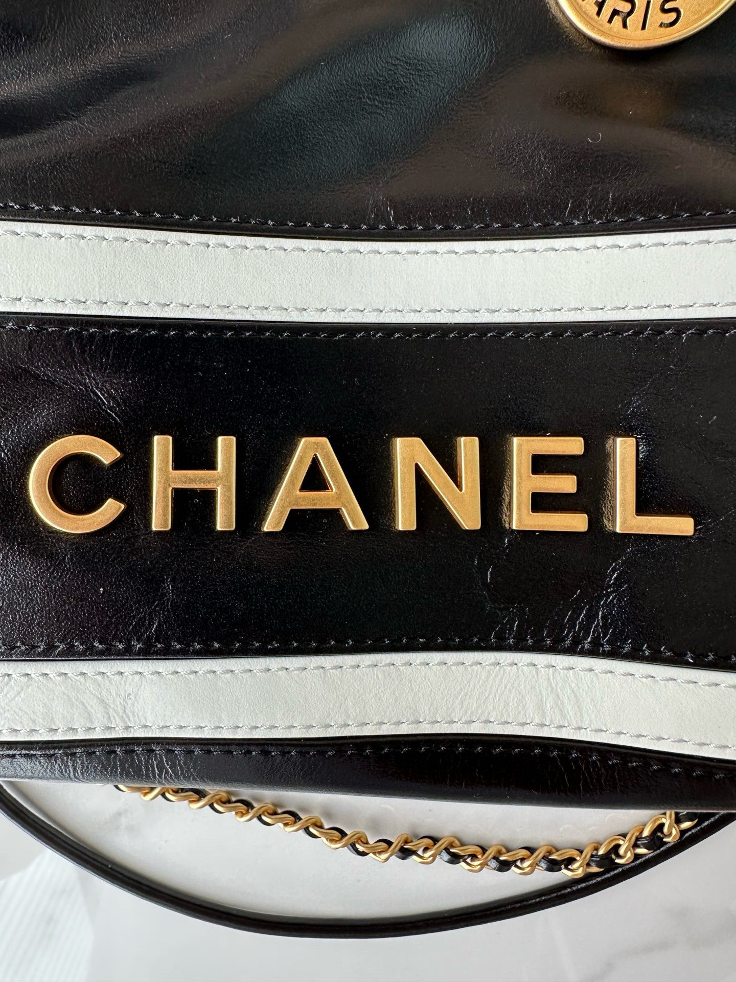 CHANEL 22 HANDBAG Calfskin & Gold-Tone Metal AS3980 Black