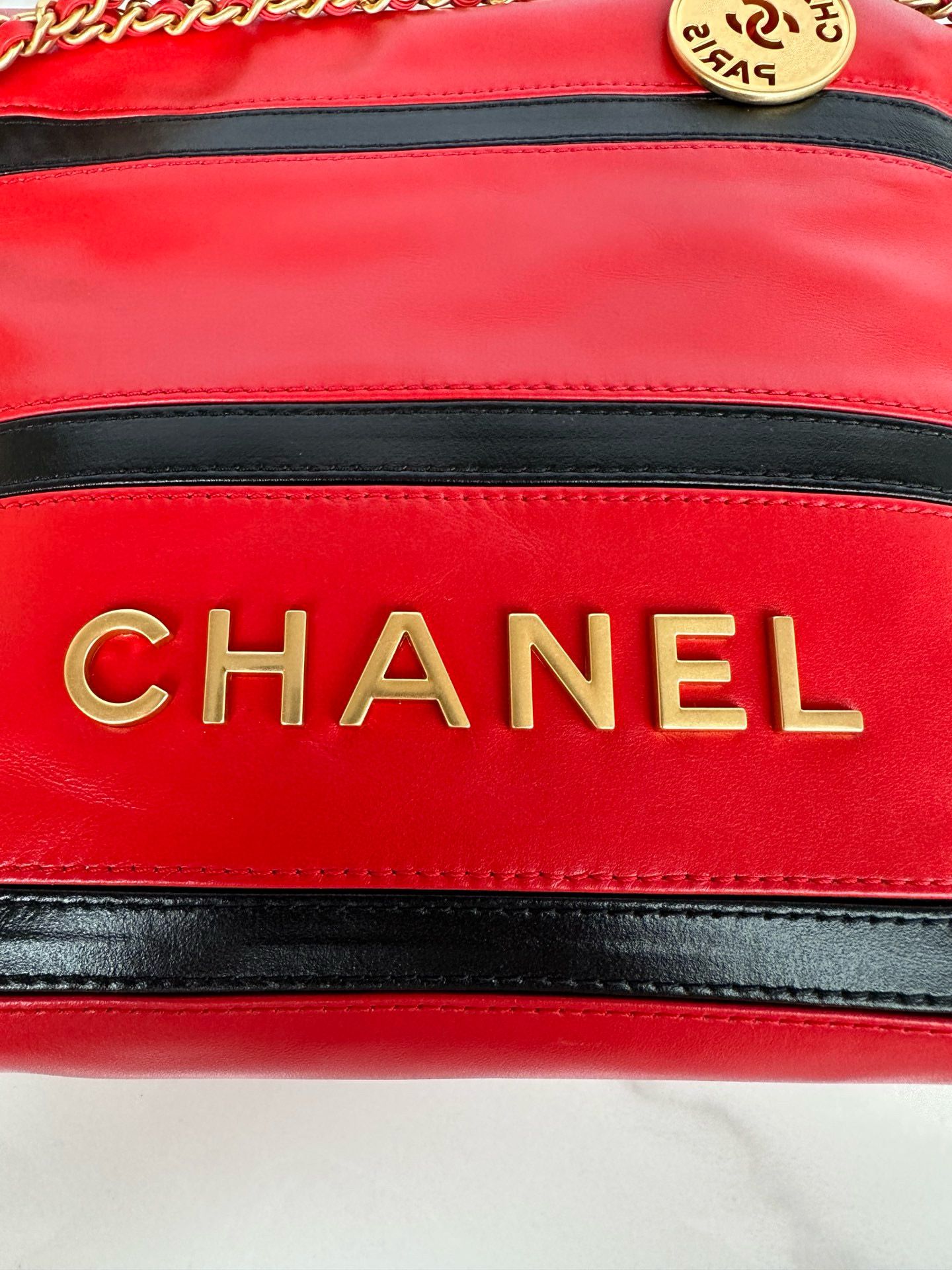 CHANEL 22 HANDBAG Calfskin & Gold-Tone Metal AS3980 Red&Black