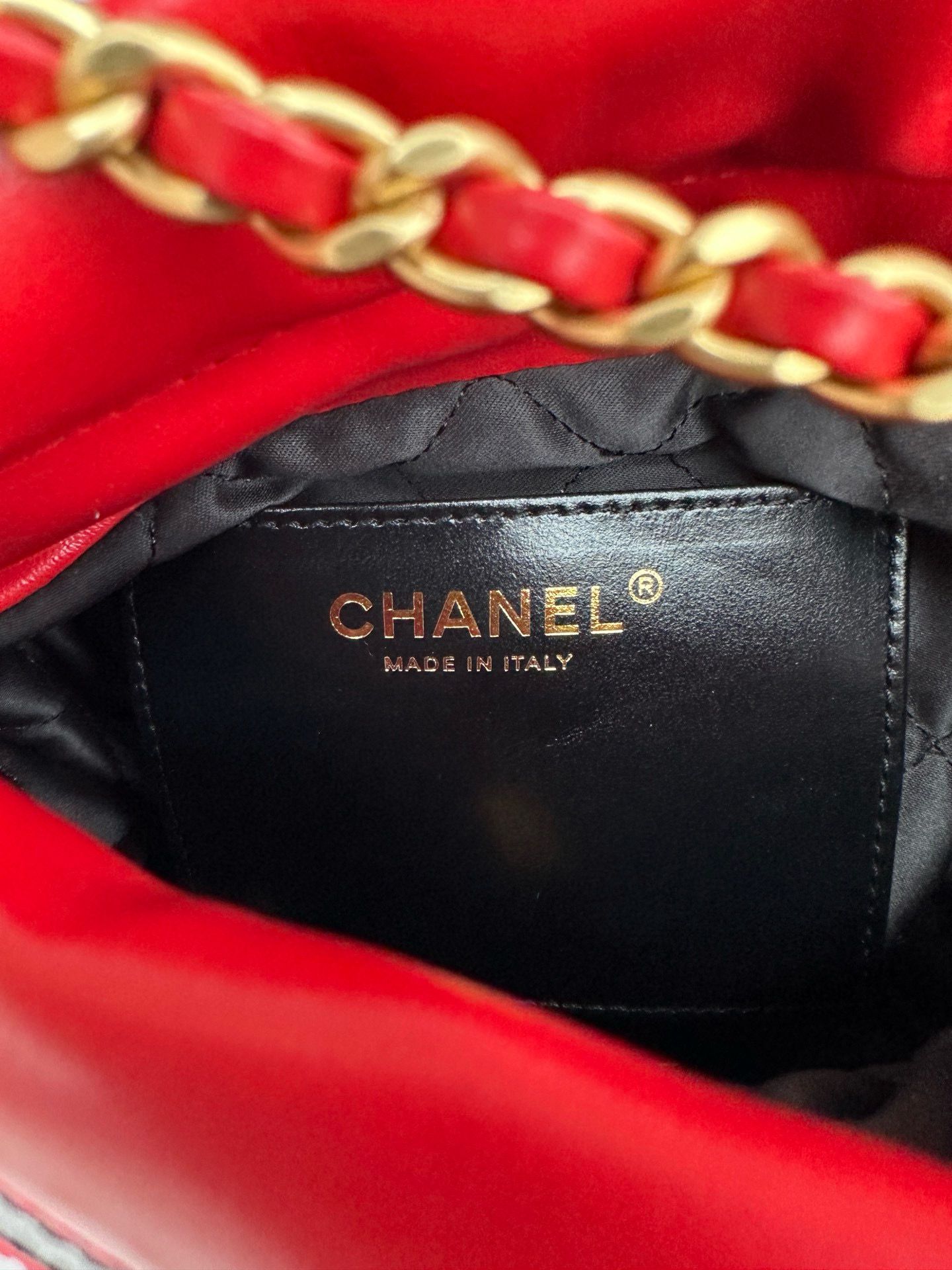 CHANEL 22 HANDBAG Calfskin & Gold-Tone Metal AS3980 Red&Black