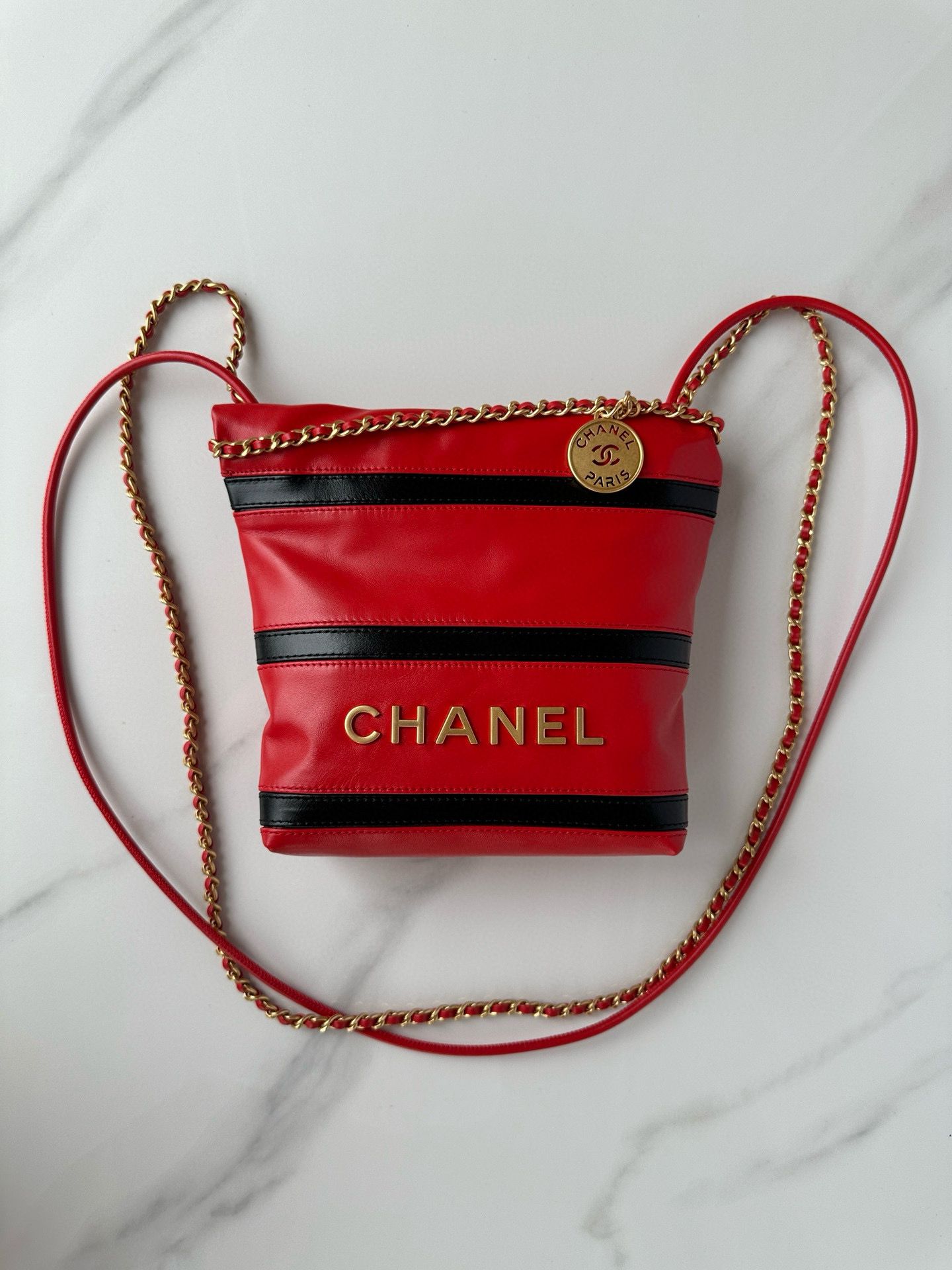 CHANEL 22 HANDBAG Calfskin & Gold-Tone Metal AS3980 Red&Black