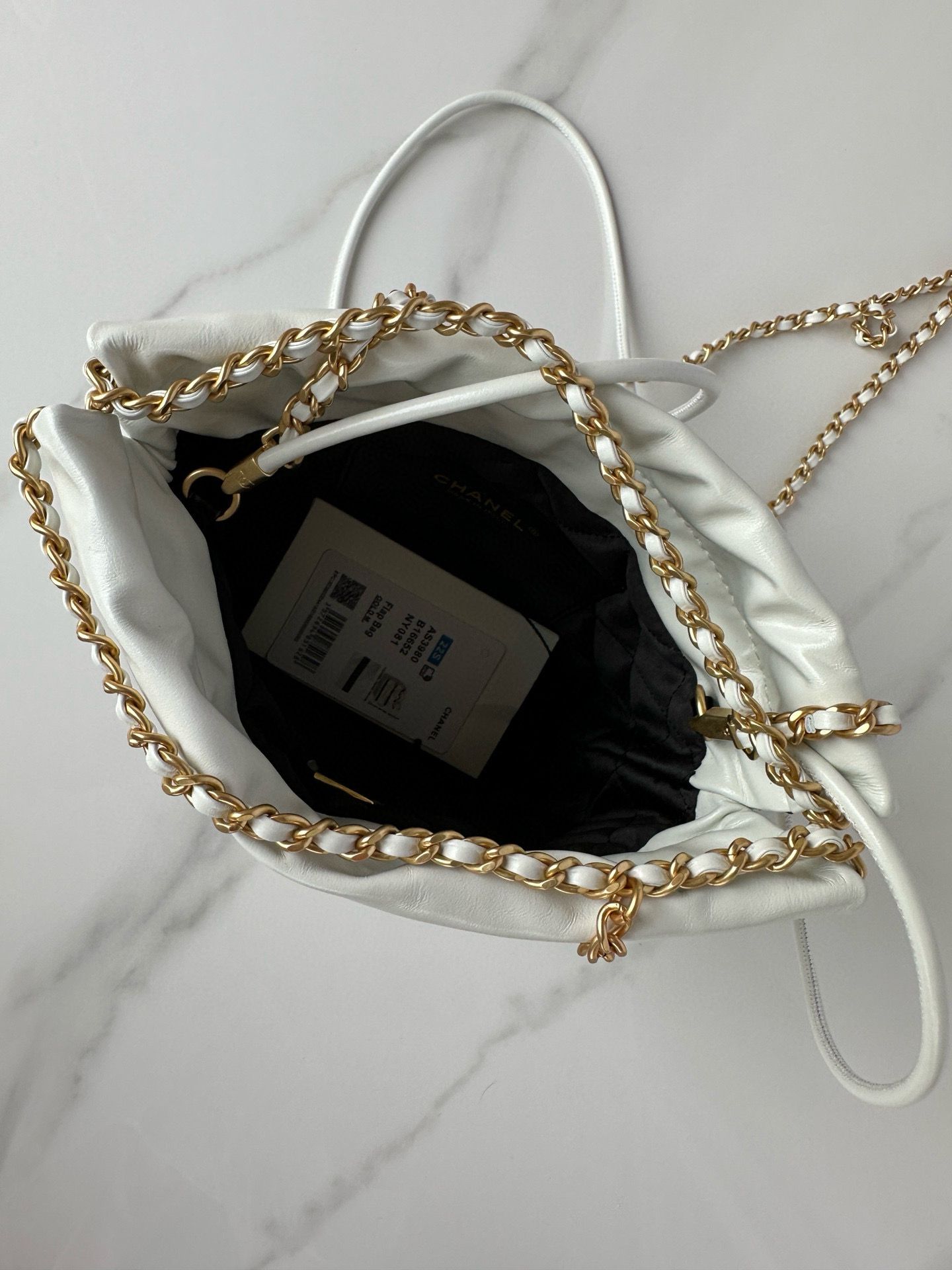 CHANEL 22 HANDBAG Calfskin & Gold-Tone Metal AS3980 White