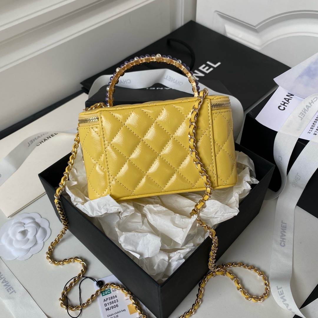 CHANEL CLUTCH WITH CHAIN AP3804 yellow