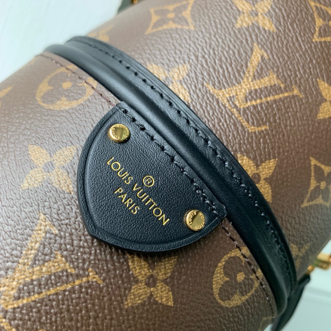 Louis Vuitton Canoe M83480