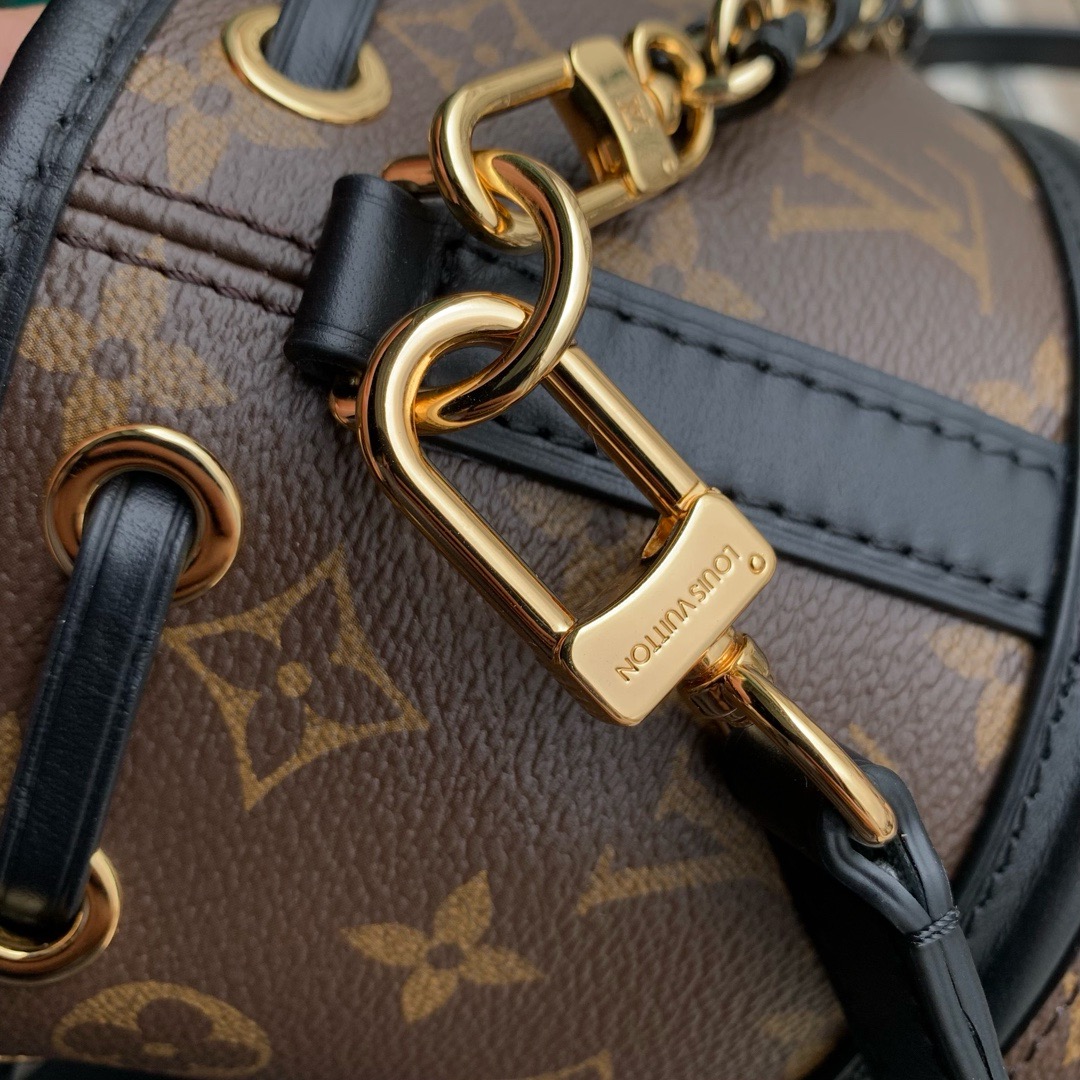 Louis Vuitton Canoe M83480