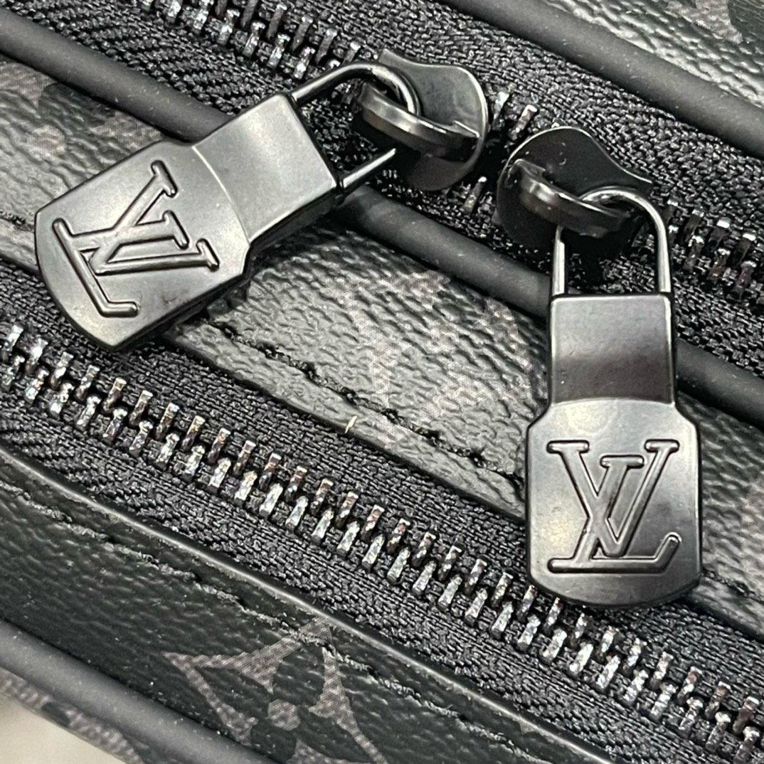 Louis Vuitton Alpha Messenger M31069 black