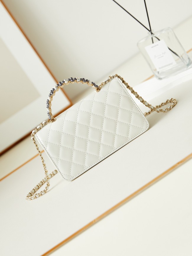 CHANEL CLUTCH WITH CHAIN Shiny Crumpled Lambskin AP3803 White