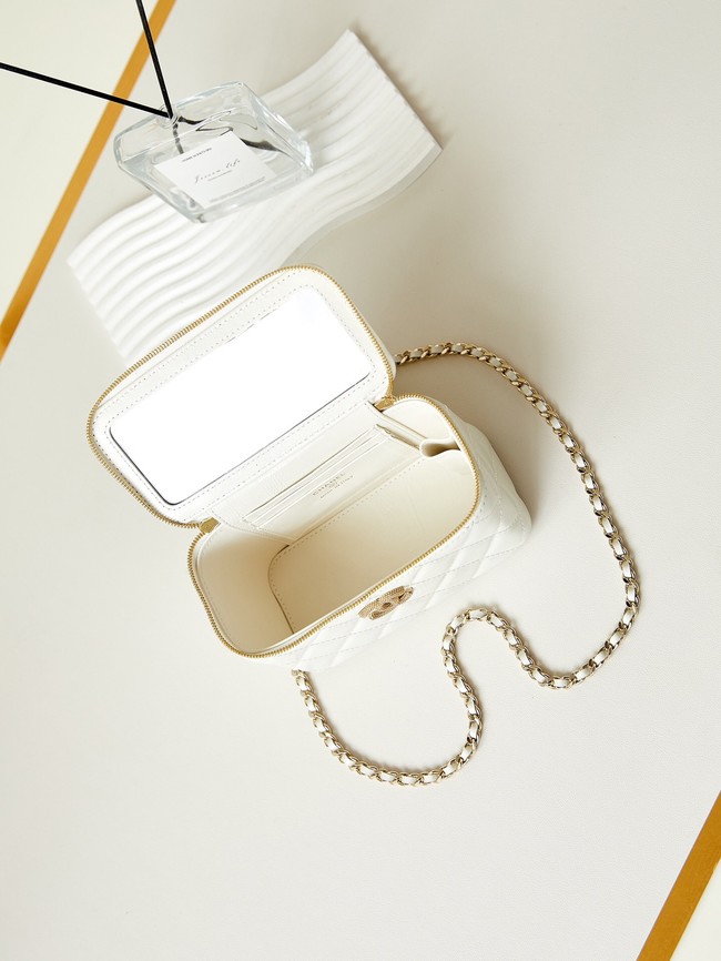 CHANEL MINI CLUTCH WITH CHAIN AP3804 WHITE