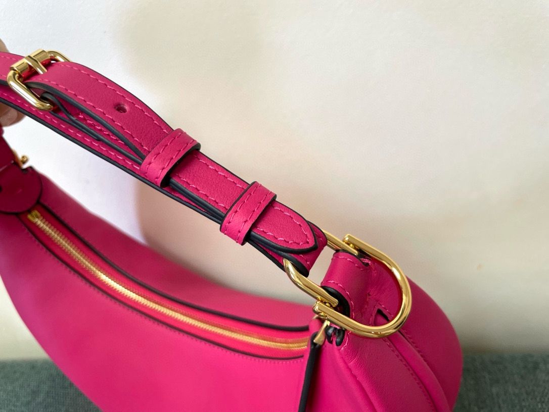 Fendi Fendigraphy Small Fuchsia leather bag 7AS089A