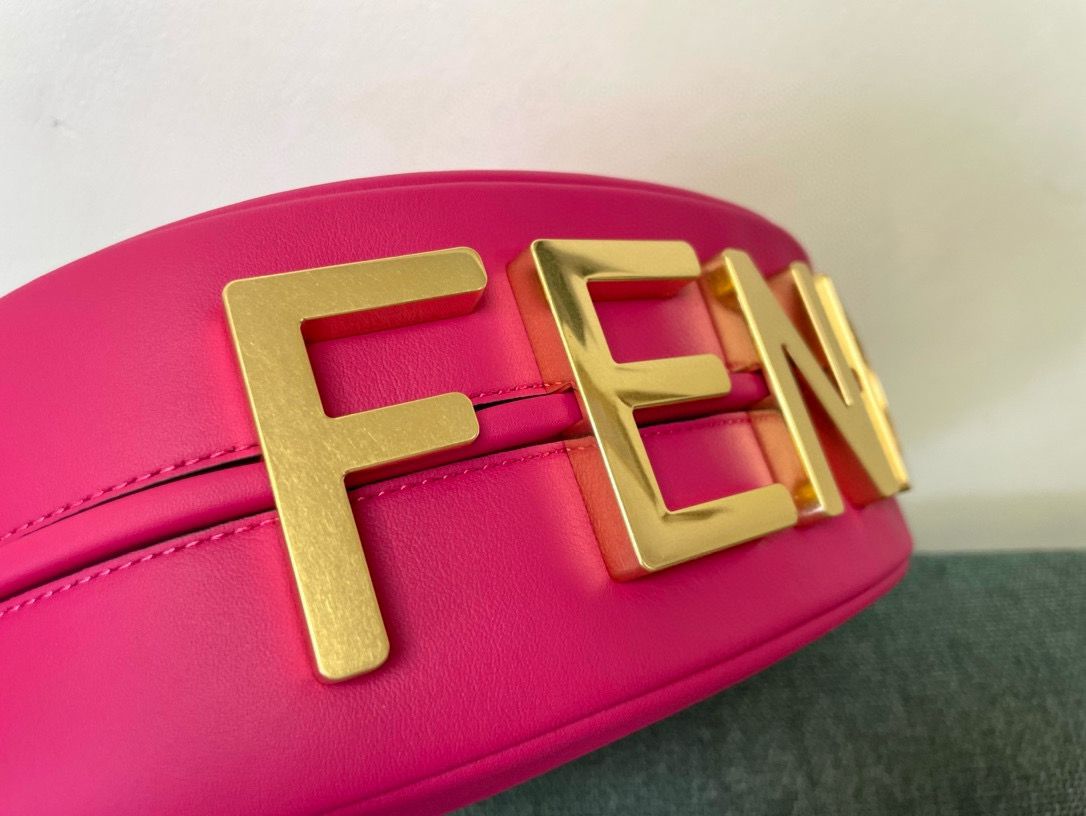 Fendi Fendigraphy Small Fuchsia leather bag 7AS089A