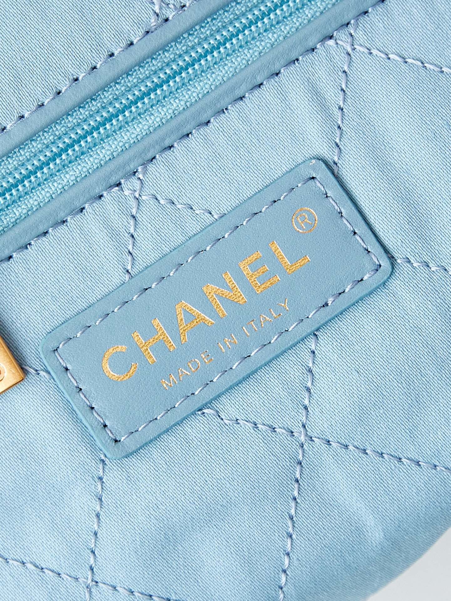 CHANEL 22 HANDBAG AS3261 Pearlescent blue