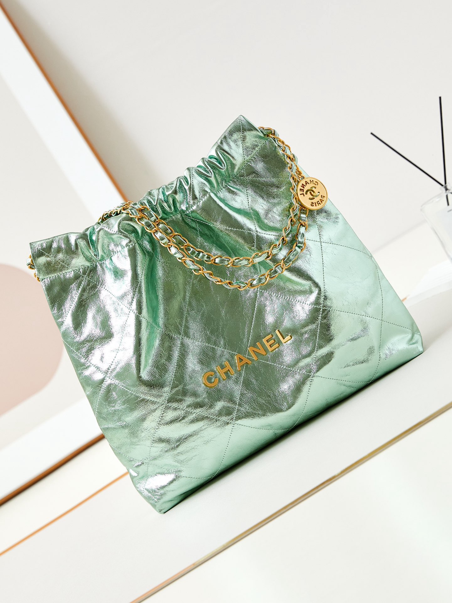 CHANEL 22 HANDBAG AS3261 Pearlescent green