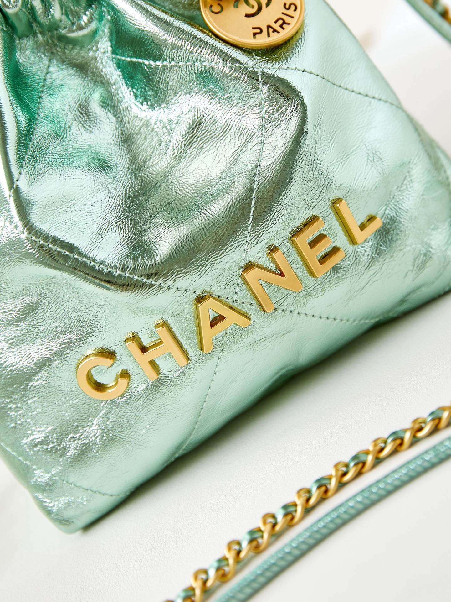 CHANEL 22 MINI HANDBAG AS3980 Pearlescent green