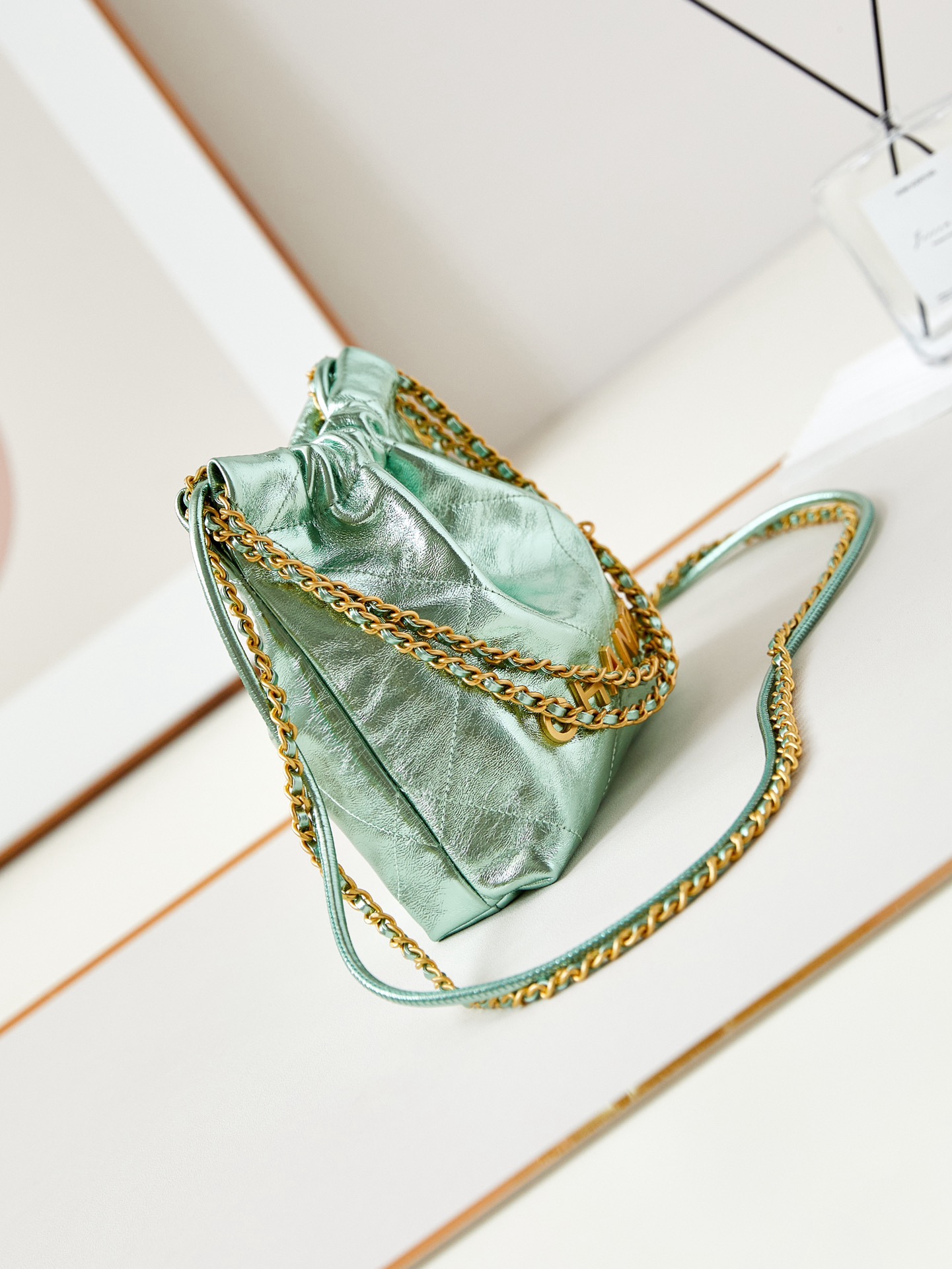 CHANEL 22 MINI HANDBAG AS3980 Pearlescent green